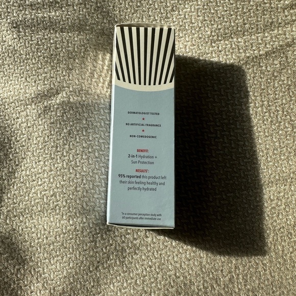 NEW First Aid Beauty Ultra Repair Face Moisturizer with Sunscreen SPF 30 - Picture 2 of 6